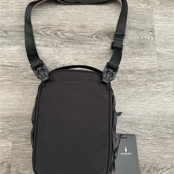 NWT ALPAKA METRO SLING MAX - Picture 10 of 16